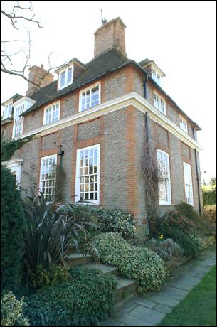 007 Erskine Hill
